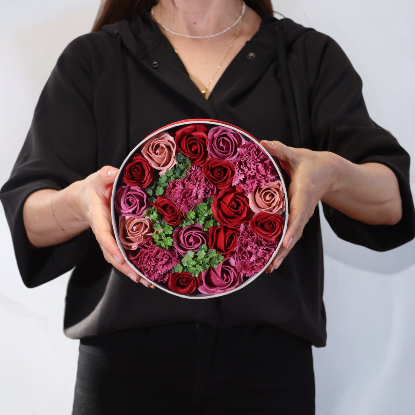 Vintage Roses Round Box | #product_category# - OneRoofGifts