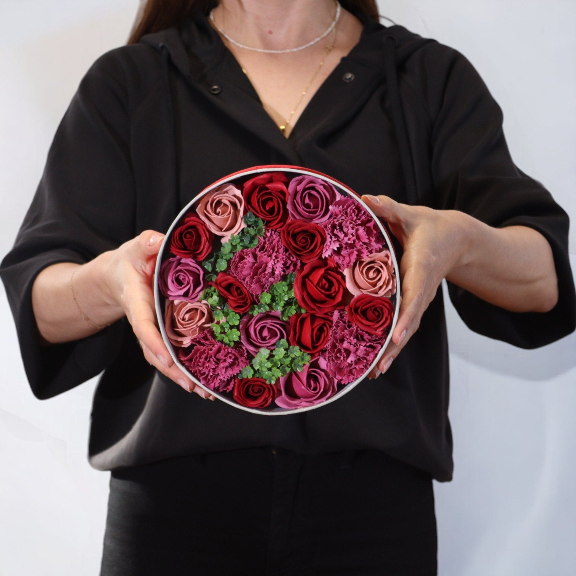 Vintage Roses Round Box | #product_category# - OneRoofGifts